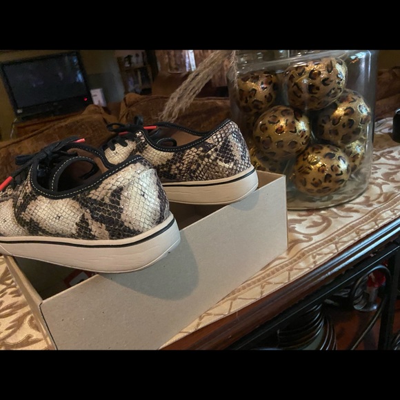 Clarks sneakers, size 10, snake print - Picture 5 of 6